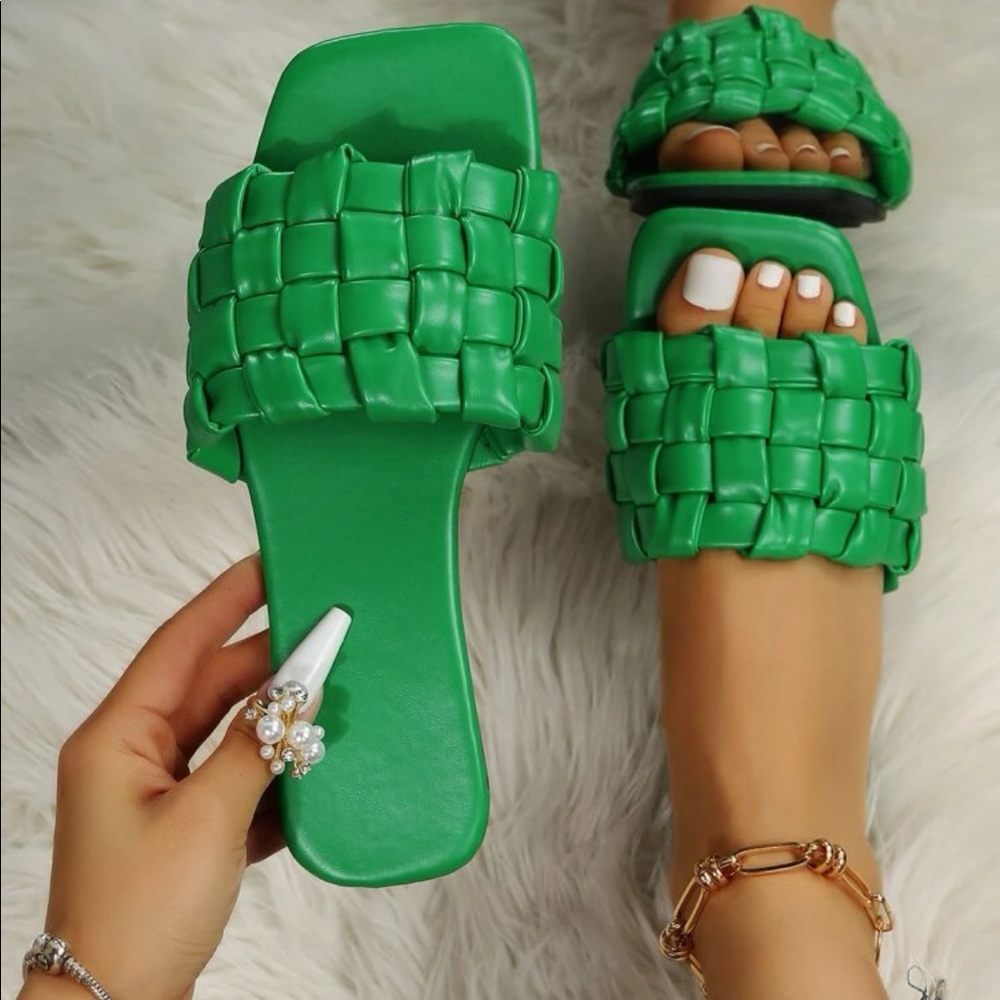 Kelly Green Braided Slides Sandals sz 38 / 7